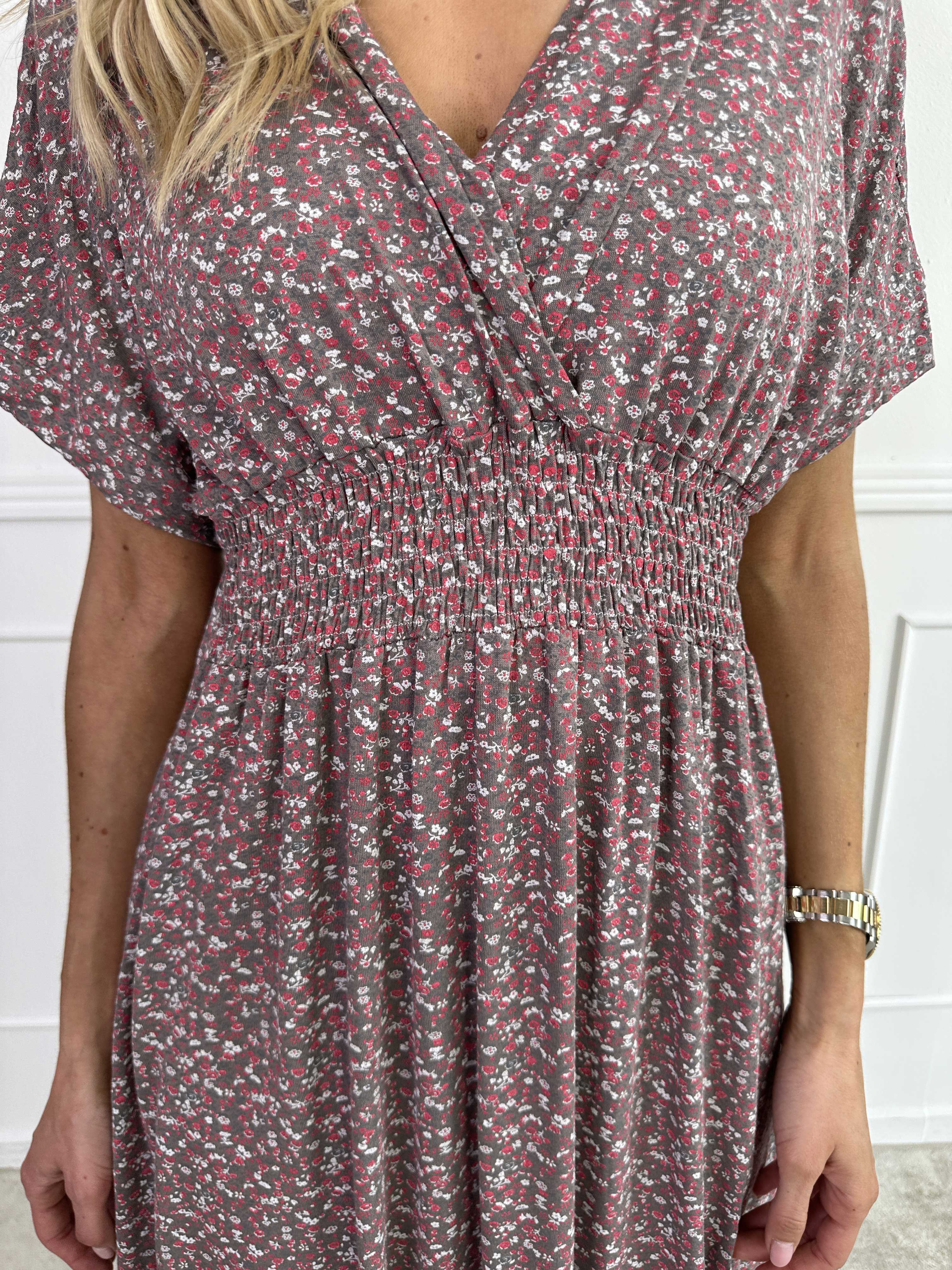 Maryam - Sød kjole i blød viskose med blomsterprint